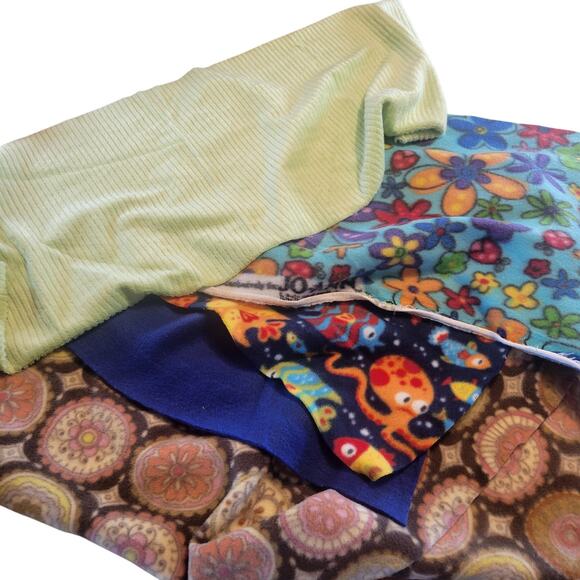 5 lbs 11 oz Lot Fleece Fabric Remnants Print & Solid Pieces Assorted Sew Crafts - Picture 12 of 12